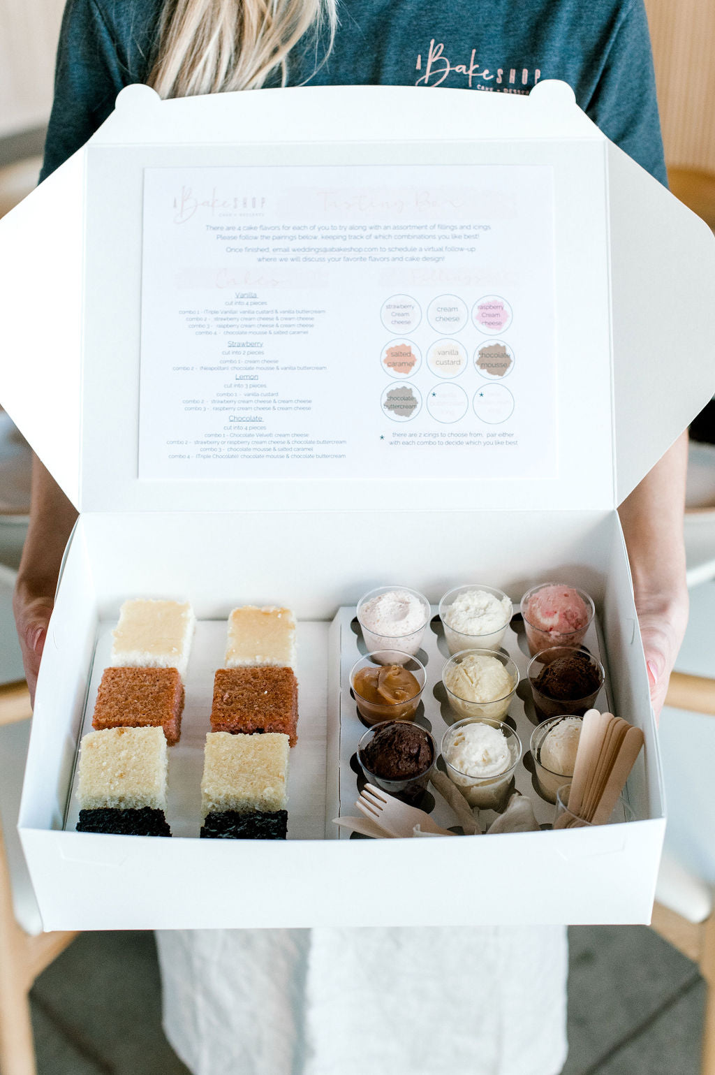 Wedding dessert boxes | Beachweddingtips.com